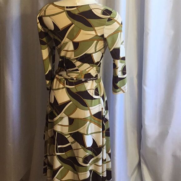 Wrap style dress with matching belt in size 4 by PANIZ geo pattern - Picture 10 of 14